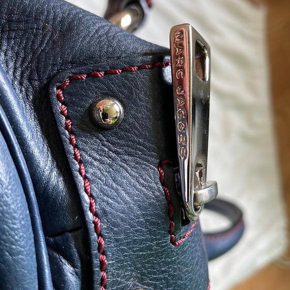 Marc Jacobs leather top handle / shoulder bag. Navy with dark red top stitch - Picture 6 of 16